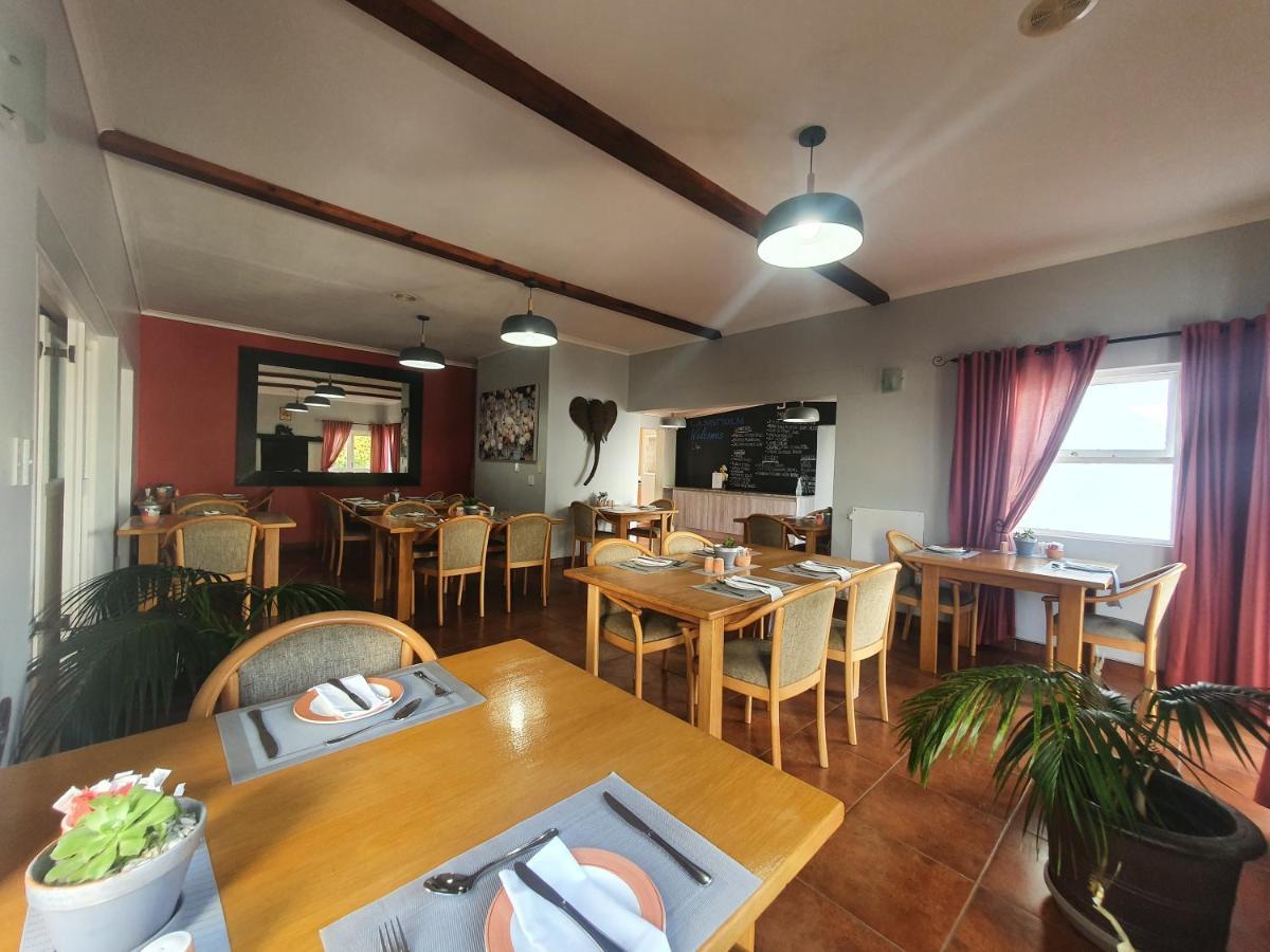 Langholm Hotel Уолфиш-Бей Экстерьер фото