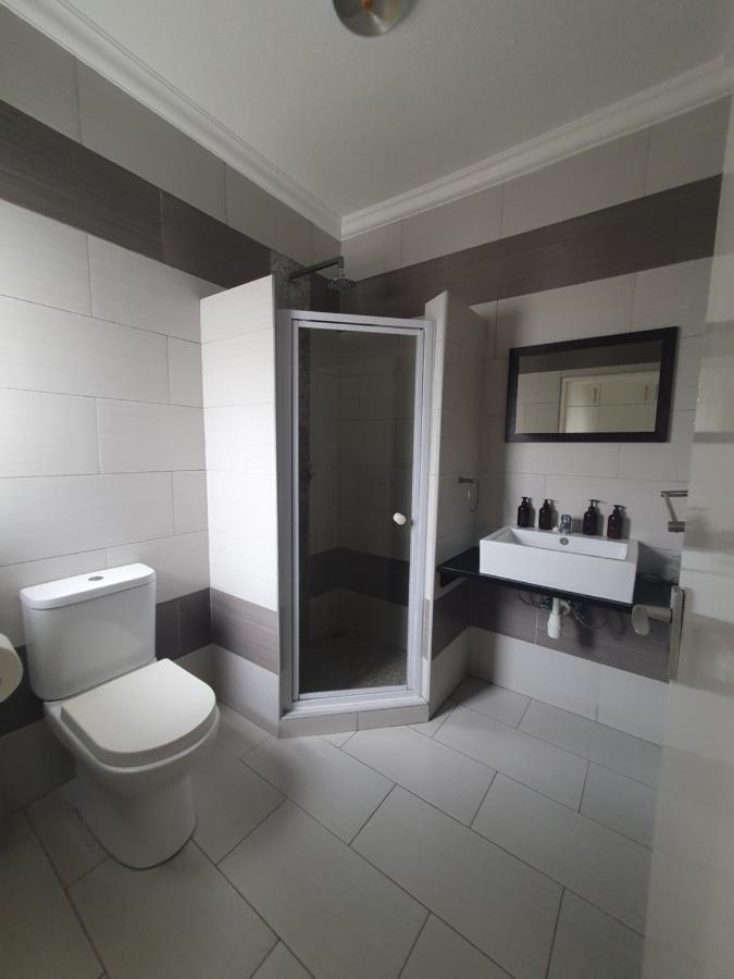 Langholm Hotel Уолфиш-Бей Экстерьер фото