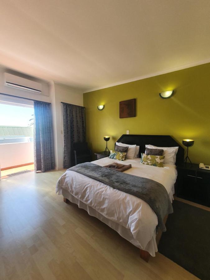 Langholm Hotel Уолфиш-Бей Экстерьер фото