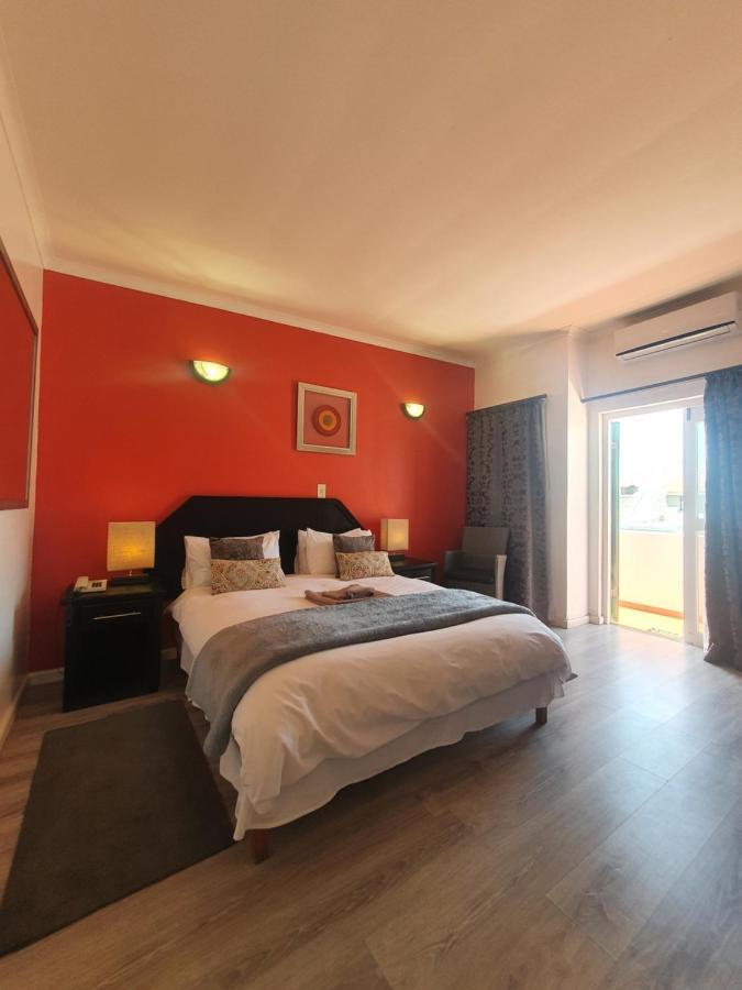 Langholm Hotel Уолфиш-Бей Экстерьер фото