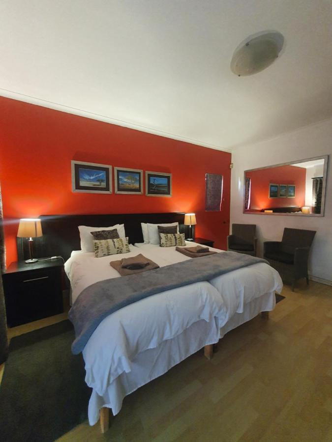 Langholm Hotel Уолфиш-Бей Экстерьер фото